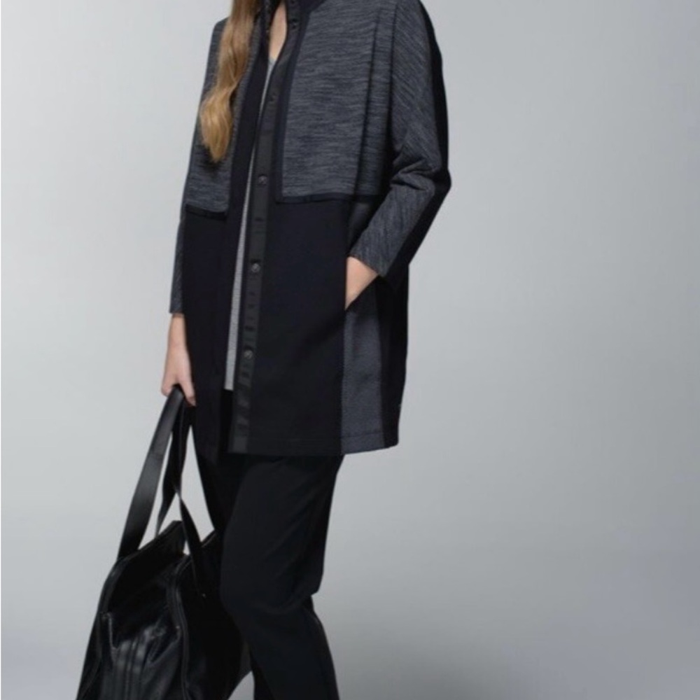 lululemon Cacoon car coat. Snap front.